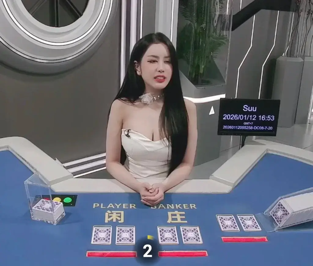 Dealer thật tại sảnh Live Casino TP ở LC79 – bàn Baccarat live đang mở phiên